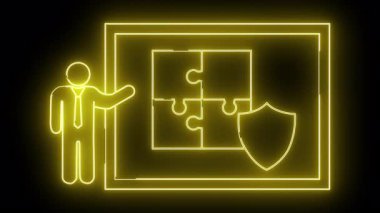 Sarı neonlu kişi, siyah arkaplanda yapboz parçaları ve kalkan olan bir çerçeve işaret ediyor.