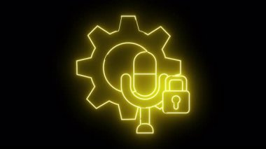 Bir dişli mikrofonun parlak sarı çizgileri ve siyah bir arkaplana karşı kilitlenme