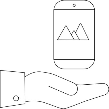 Telefonu tutan bir el açık. Telefon ekranında dağlar var.