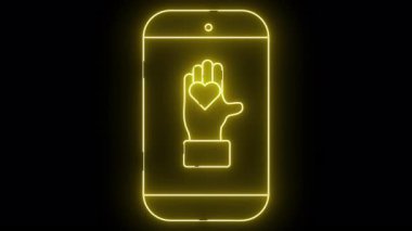 Neon sarısı telefon siyah arkaplanda kalbi tutan elini gösteriyor