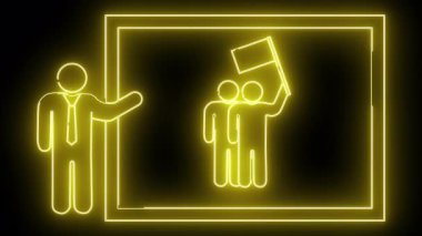 Neon sarısı bir sunum sahnesi sunucusu iki kişi simsiyah bir arkaplana karşı bayrak sallıyor