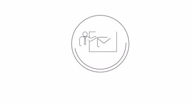 Bir büyüteç, bir tahtaya e- posta simgesi sunan kişiyi vurgular