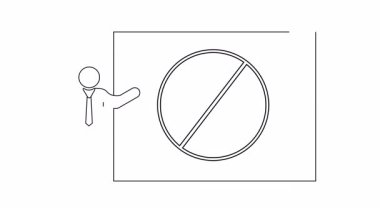 Bir insan beyaz tahtaya üzerinde mikrofon simgesi olan bir tabelayı işaret eder.