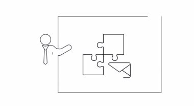 Bir sunum ana hatları yapboz parçaları ve bir e-posta ikonu ile iletişim stratejileri ile iş çözümleri gösteren, takım elbiseli bir kişi tarafından sunulan.