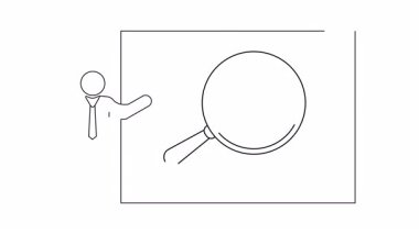 Sunucu, bir sunumda anahtar bulguları veya çözümleri sembolize ederek tuşların üzerinde büyüteç bulunan bir tahtaya işaret eder.