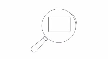 Bir büyüteç, adalet terazilerini gösteren, hukuki teknoloji ve online hukuk araştırmalarını sembolize eden bir dizüstü bilgisayara odaklanıyor..