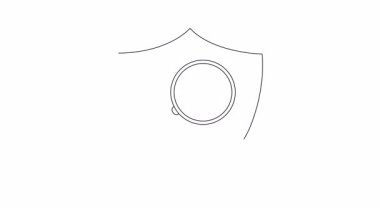 Kalkan içinde bir güvenlik kamerası, büyüteçle incelenmiş, kapsamlı bir gözetim sistemi analizi ve korunmasını simgeliyor..