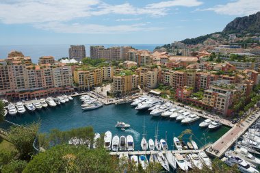 Fontvieille ve Monaco Monaco limanına görünümüne.