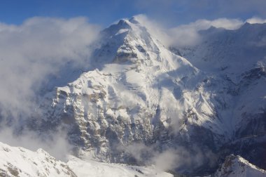 Kış dağ görünümünde Bernese Oberland, İsviçre.