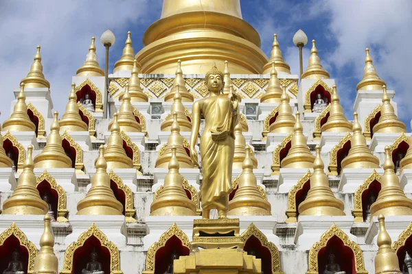 Samphutthe chedi nedaleko Wat Mani Phraison, Mae Sot, Tak, Thajsko. — Stock fotografie