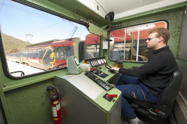 Driver of the Golden pass train drives locomotive, circa Montreux, Switzerland. — Stock Photo, Image