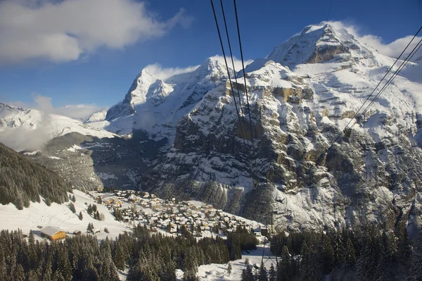 Zimní mountain view na Murren, Bernese Oberland, Švýcarsko. — Stock fotografie