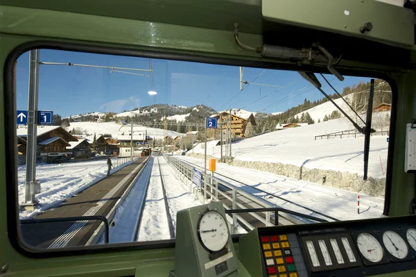 Golden pass train locomotive arrives to a station, circa Montreux, Switzerland. — Stock Photo, Image