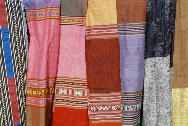 Traditionelles Muster schwarzer Miao (hmong) Halstücher für Frauen der Minderheit, sapa, vietnam. — Stockfoto