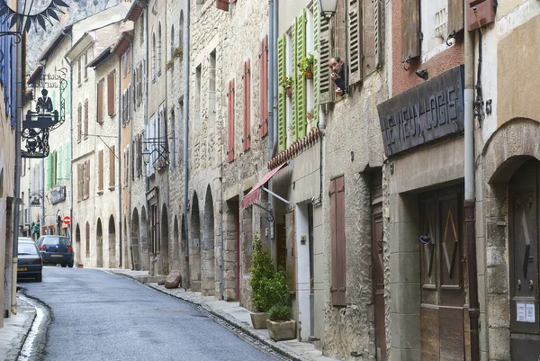 静かな狭い通りの中世の町のヴィルフランシュ ・ ド ・ Conflent フランス. — ストック写真