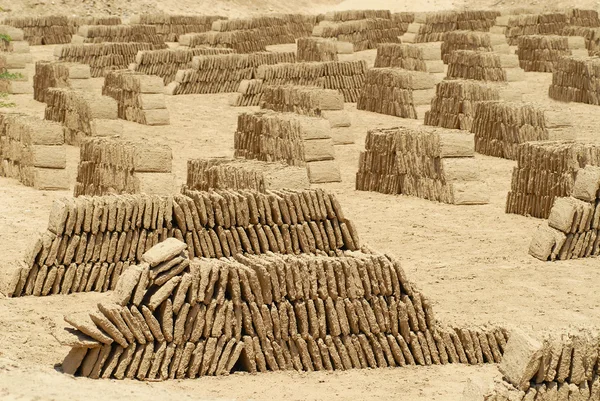 Mud brick factory, Shibam, Hadhramaut valley, Yemen. — Stock Photo, Image