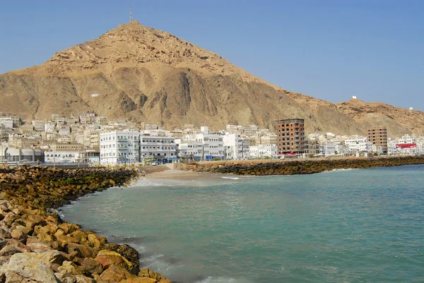 Pobřeží Rudého moře v Al Mukalla, Jemen. — Stock fotografie