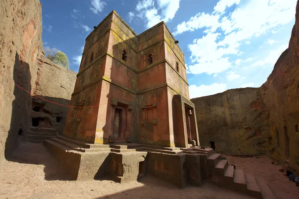 Unique monolithic rock-hewn Church of St. George (Bete Giyorgis), UNESCO World heritage, Lalibela, Ethiopia. — Stock Photo, Image