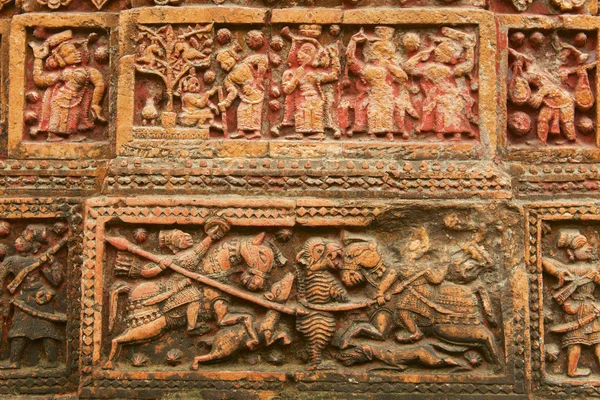 Figuras de Terracota no Templo Pancharatna Govinda em Puthia, Bangladesh . — Fotografia de Stock