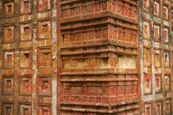 Плитка Терракота в храме Панчаратна Говинда в Путии, Бангладеш . — стоковое фото