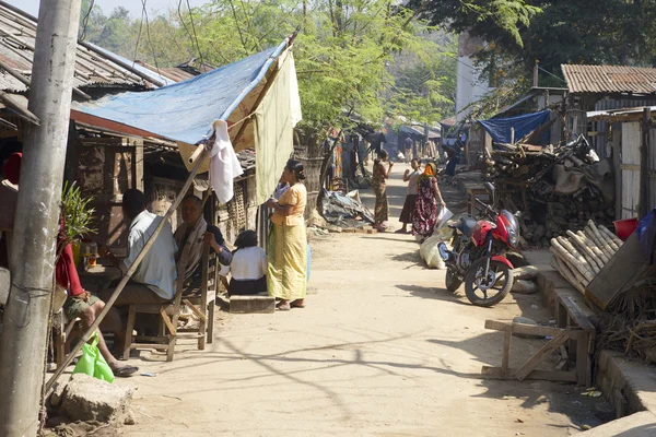 Lidé na ulici v Bandarban, Bangladéš. — Stock fotografie