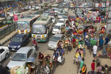 Dakka, Bangladeş'te şehrin merkezi kısmında trafik sıkışıklığı.
