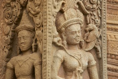 Prasat Sikhoraphun tapınağında taş oymacılığı, Surin, Tayland.
