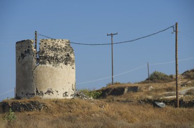 Santorini, Yunanistan, antik yel değirmeni harabe.