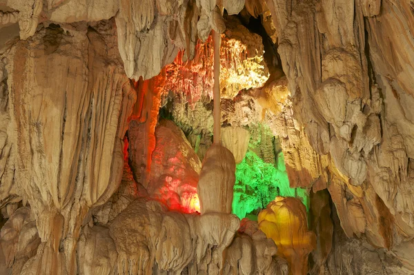 Bella grotta di Tham Jang, Vang Vieng, Laos . — Foto Stock