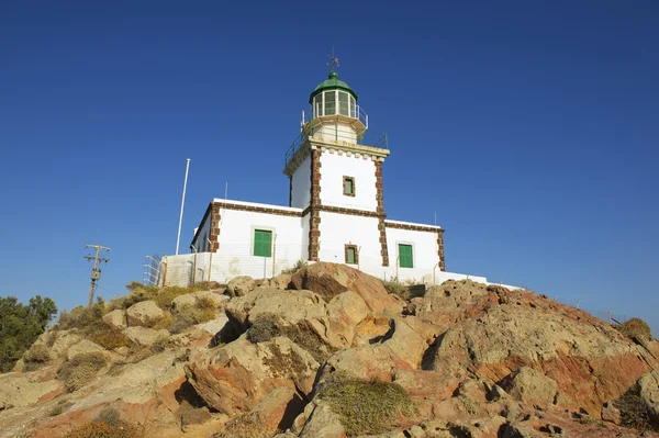 Phare sur la falaise, Santorin, Grèce . — Photo