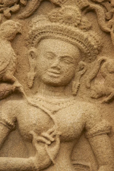 Tallado en piedra en el templo de Prasat Sikhoraphun, Surin, Tailandia . — Foto de Stock