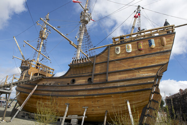 Нао Виктория, копия корабля Магеллана в Пунта-Аренас, Чили
.