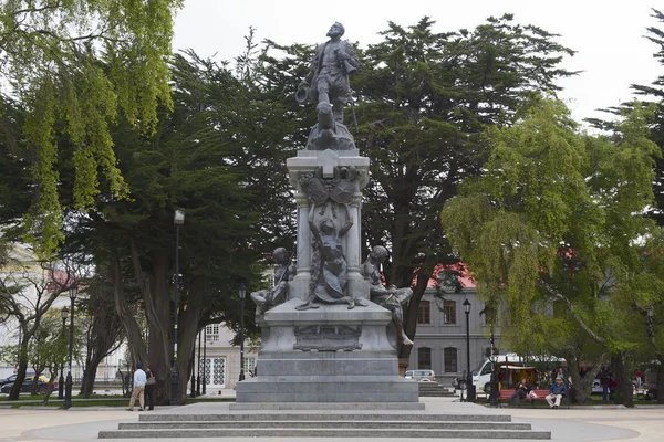 Monument to Ferdinand Magellan in Punta Arenas, Chile. — Stock Photo, Image