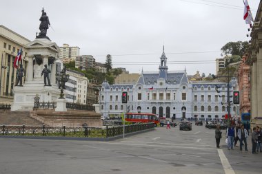 Valparaiso, Şili Sotomayor meydanında, insanlar yürümek.