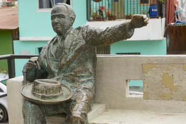 Ünlü Şilili şair Pablo Neruda Valparaiso, Şili'deki anıt.