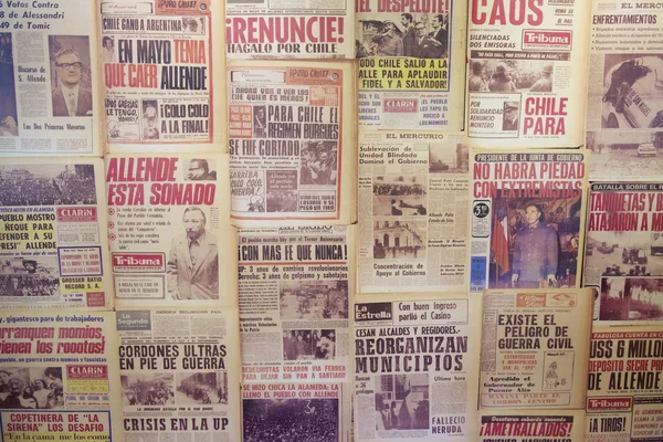 Kollázs, Santiago, Chile-ban 1973-ban kiadott újságok. — Stock Fotó