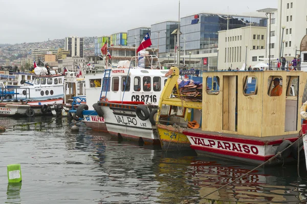 Barcos amarrados no porto de Valparaíso, Chile . — Fotografia de Stock
