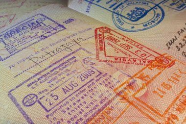 Pasaport sayfa Malezya vize ve Göçmenlik denetim pullar.