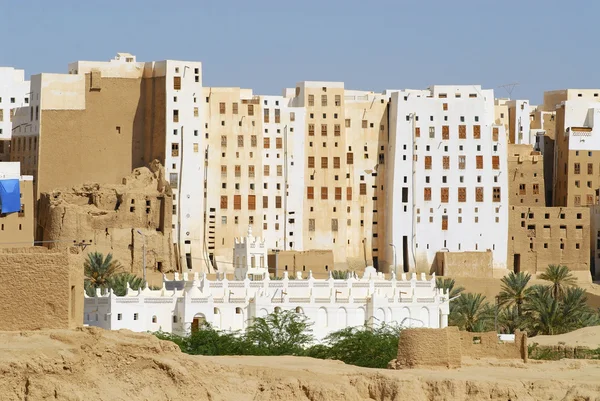 外部的泥砖塔房子镇的希巴姆，Hadramaut 谷，也门. — 图库照片