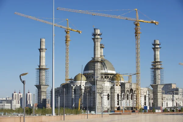 アスタナ、カザフスタンの過程における Hazret スルタン モスクの建設. — ストック写真