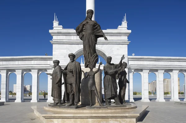 Exterior of the beautiful Kazakh Eli monument in Astana, Kazakhstan. — Stock Photo, Image