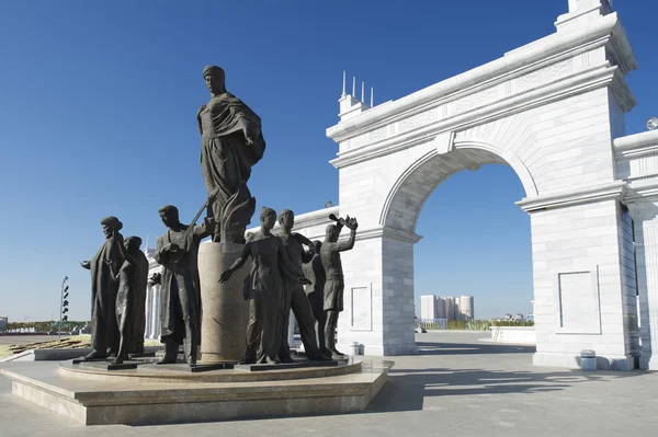 Exterior of the beautiful Kazakh Eli monument in Astana, Kazakhstan. — Stock Photo, Image