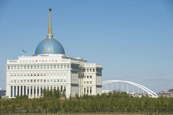 Exterior del palacio del Presidente en Astana, Kazajstán . — Foto de Stock