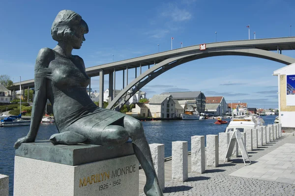 Buitenkant van het beeld van Marilyn Monroe in Haugesund, Noorwegen. — Stockfoto