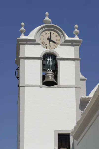 Campanile della chiesa di San Lorenzo di Roma ad Almancil, Portogallo . — Foto Stock