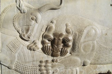 Şiraz, İran'ın Persepolis kalıntıları, aslan ve boğa kısma.