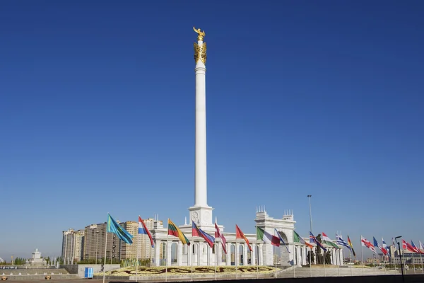 Extérieur du monument kazakh Eli à Astana, Kazakhstan . — Photo