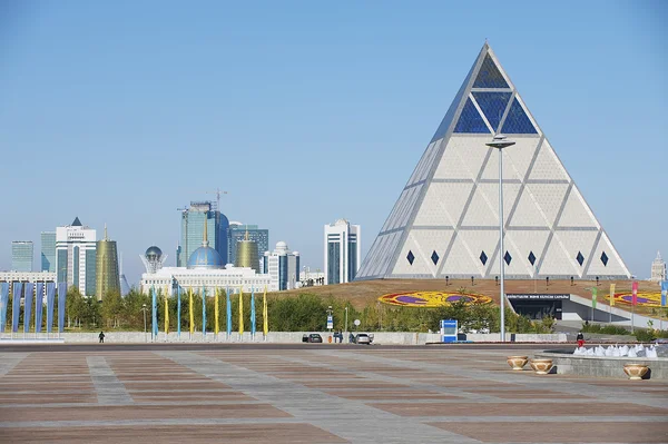 Dış Palace barış ve uzlaşma Astana, Kazakistan bina.