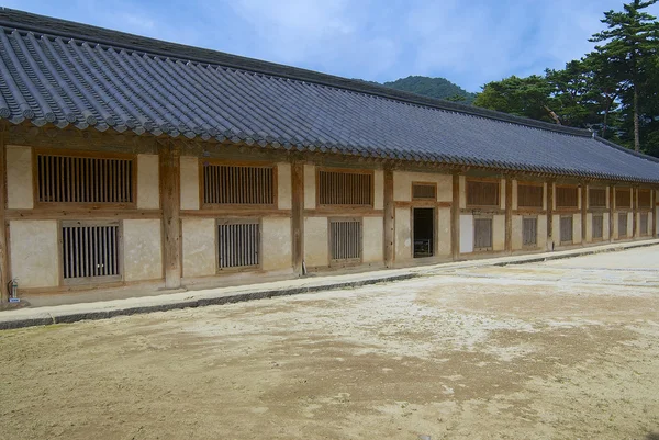 Exterior do edifício de armazenamento Tripitaka Koreana no templo Haeinsa em Chiin-Ri, Coreia . — Fotografia de Stock