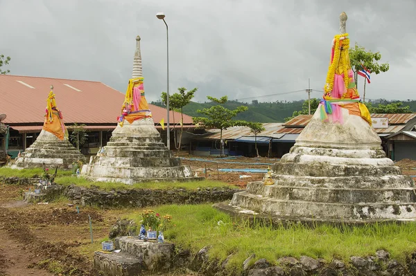 Exteriér tří pagod v průsmyk tří pagod v Sangklaburi, Thajsko. — Stock fotografie